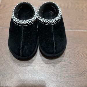 UGG Toddler Black Suede Tasman, Size 8c